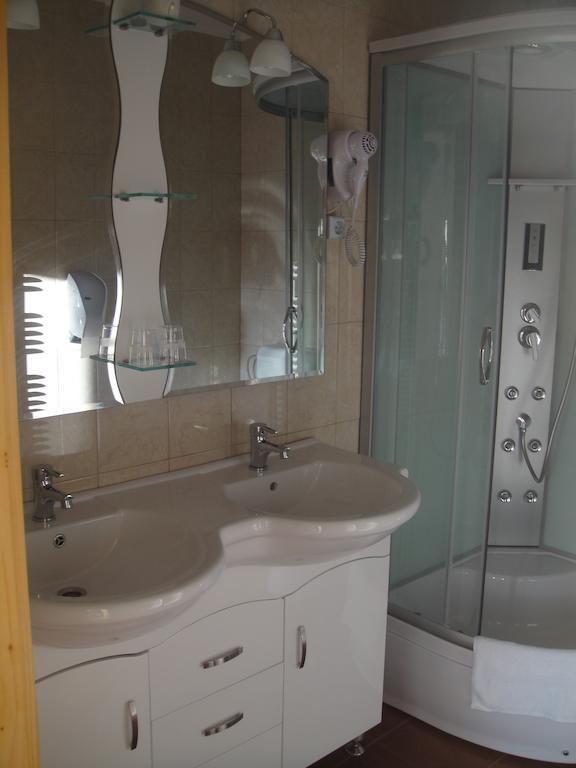 Paks Panzio Hotel ภายนอก รูปภาพ